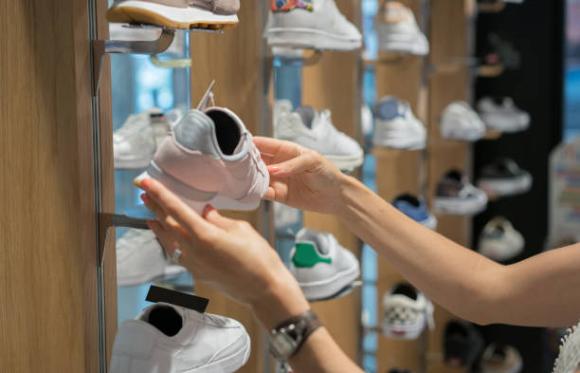 Adidas направит средства на благотворительность от распродажи бренда Yeezy Adidas направит средства на благотворительность от распродажи бренда Yeezy
