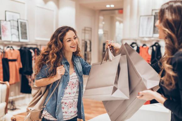 В России открылись первые магазины экс-Stradivarius и экс-Pull & Bear В России открылись первые магазины экс-Stradivarius и экс-Pull & Bear