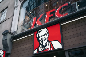 Владелец KFC продает свой бизнес в России