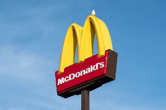 McDonald's сокращает персонал 