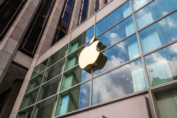 Прибыль и выручка Apple снижаются из-за ослабления спроса на iPhone Прибыль и выручка Apple снижаются из-за ослабления спроса на iPhone