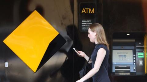 Австралийский Commonwealth Bank добавил в свое мобильное приложение услуги по бронированию путешествий и покупке автомобилей Австралийский Commonwealth Bank добавил в свое мобильное приложение услуги по бронированию путешествий и покупке автомобилей