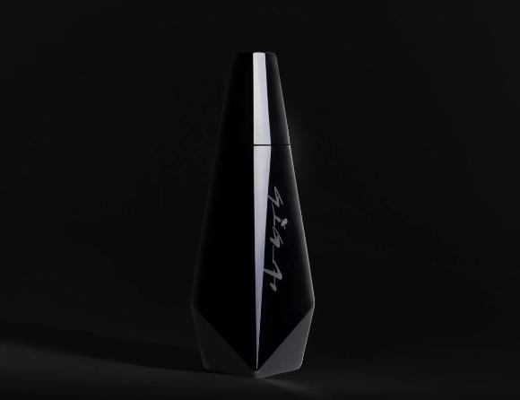 Tesla открыла продажи пива под своим брендом по €89 за набор из трёх бутылок Tesla открыла продажи пива под своим брендом по €89 за набор из трёх бутылок