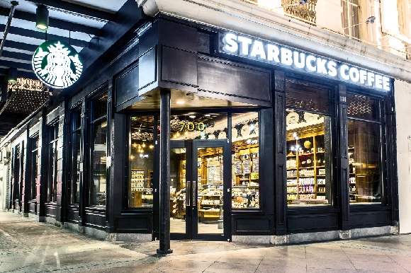 Starbucks продаёт российский бизнес ресторатору Антону Пинскому