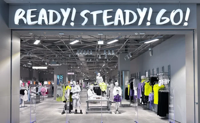 Gloria Jeans открывает магазины бренда Ready! Steady! Go! с «ИИ-примерочными» Gloria Jeans открывает магазины бренда Ready! Steady! Go! с «ИИ-примерочными»