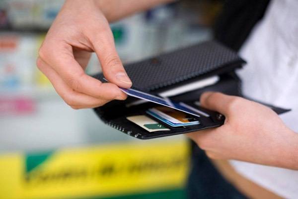 Новый закон запретит оплачивать покупку картой без паспорта Новый закон запретит оплачивать покупку картой без паспорта