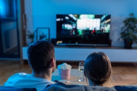 Россияне за год провели на 45% больше часов за просмотром фильмов и сериалов