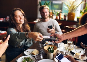 Сумма платежей в ресторанах в праздничные дни марта 2024 года выросла на 35%