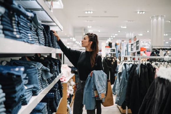 Продажи российского fashion-ритейла выросли на 19% в 2023 году Продажи российского fashion-ритейла выросли на 19% в 2023 году