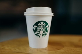 Суд просят досрочно прекратить охрану товарных знаков Starbucks
