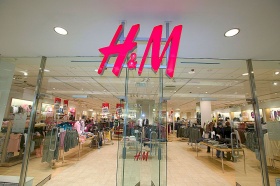 Чистая прибыль H&M резко сократилась из-за ухода из России