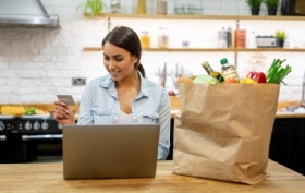Число онлайн-покупок в супермаркетах в 2023 году выросло на 52%