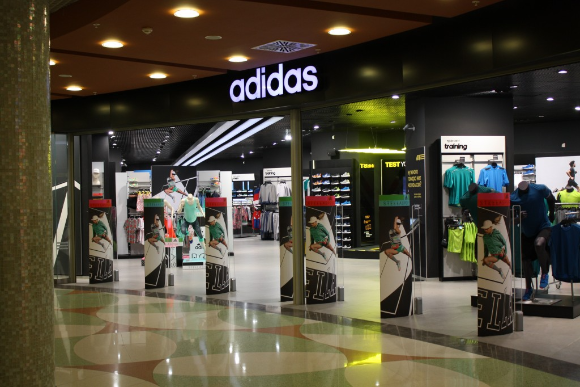 Магазины Adidas могут открыться в России под новым названием в 2024 году Магазины Adidas могут открыться в России под новым названием в 2024 году