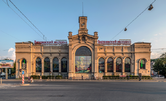 В Петербурге в здании Варшавского вокзала открылся фуд-холл Vokzal 1853