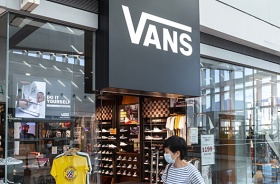 Vans и The North Face закроют магазины в России