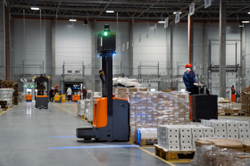«Вкусвилл» начал использовать роботов для перевозки товаров в распределительных центрах