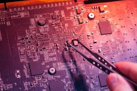 Спрос россиян на ремонт компонентов иностранной электроники вырос в 5 раз